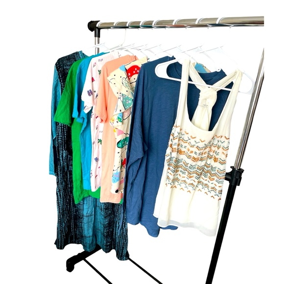 Lot of 8 Pieces Women’s Clothing Mixed Bundle Wholesale Size Large - Picture 1 of 9